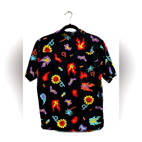 NWOT Neff Fireballs and Daisies Allover Print Button-Down  Collared Shirt, Sz. S - Picture 2 of 4